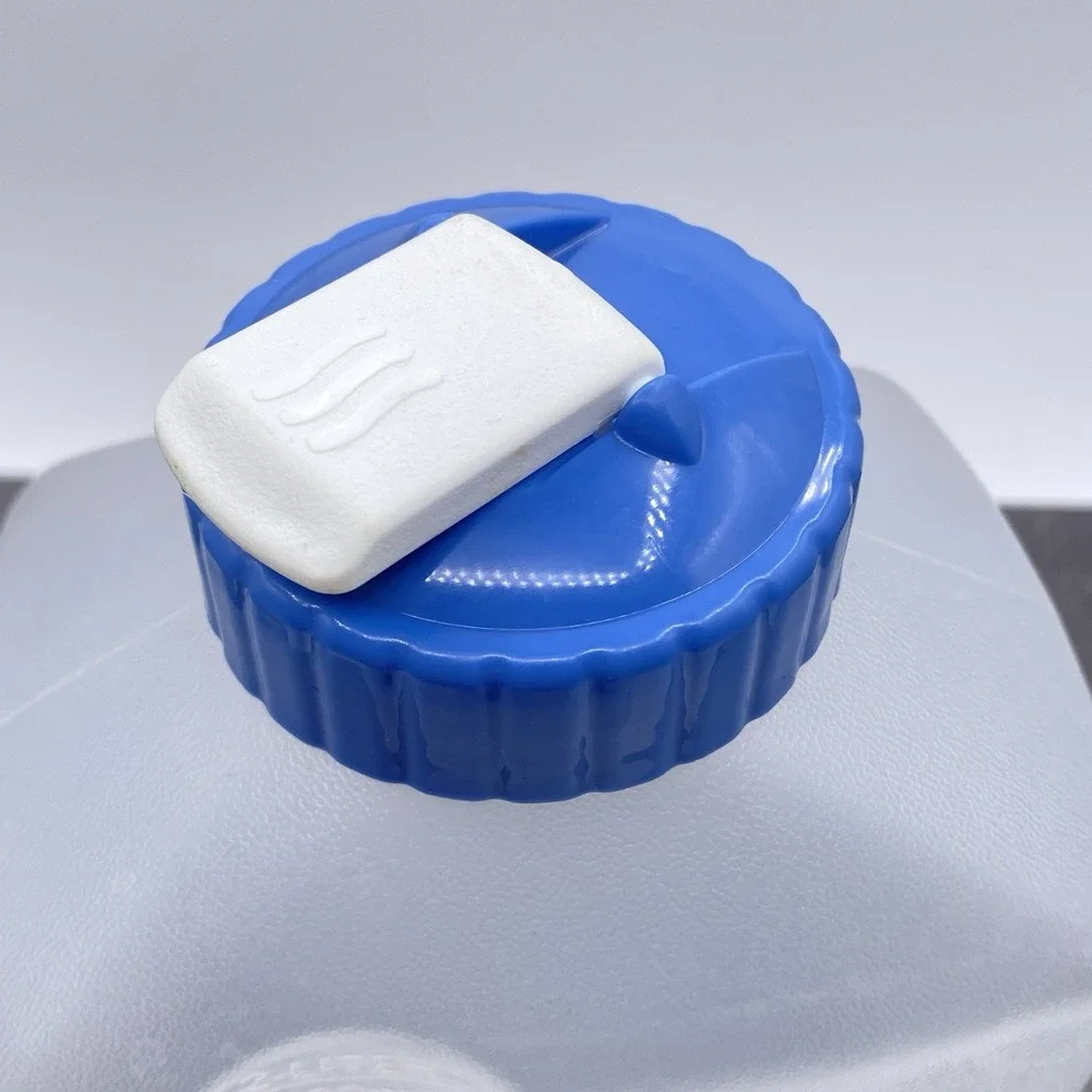 Rubbermaid Servin Saver 2 Quart 2468 Storage Bottle with Blue Flip Top Lid 316c